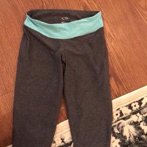 Grey cropped leggings